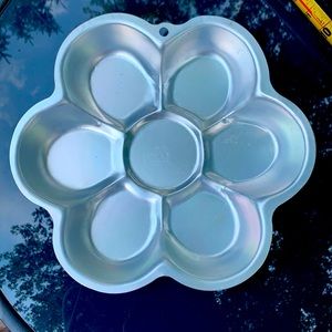 WILTON flower cake pan
